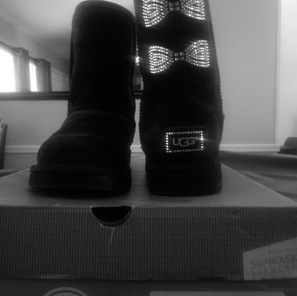 UGG Size 8 Classic Black Boots w/Crystal Bows - Picture 1 of 3